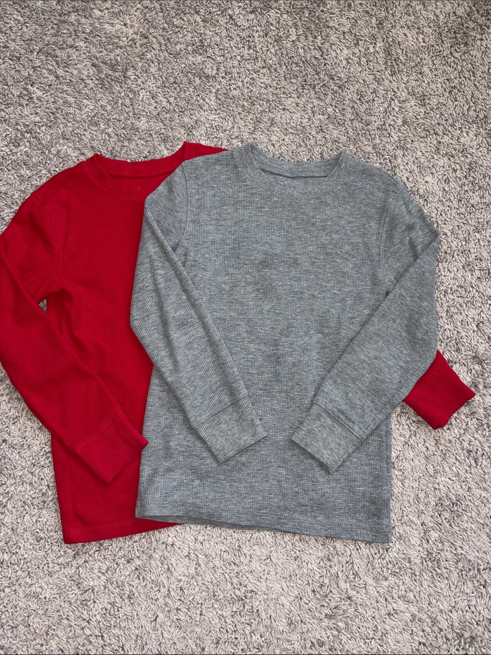Kids Long-Sleeve Thermal Top - Gray and Red. Size 5/6 unisex.